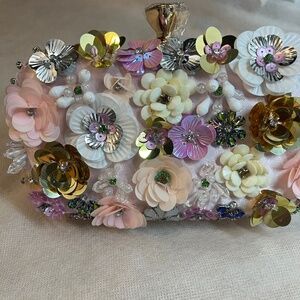 NWT Bebe 3d multifliral purse best for gifts